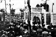 1933